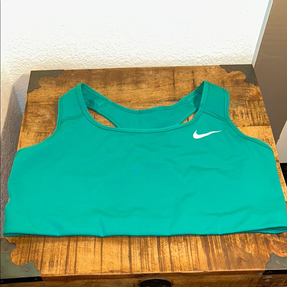Nike Green Sports Bra - Picture 1 of 4